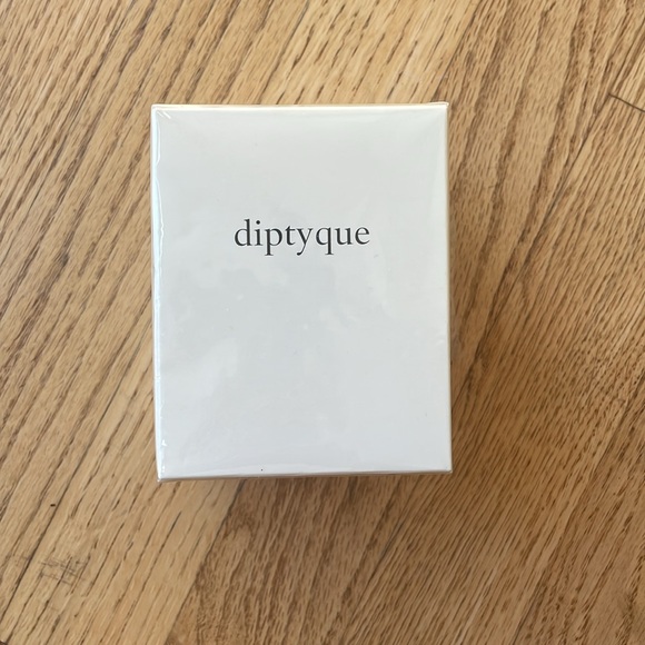 diptyque violet scented candle - Picture 2 of 5